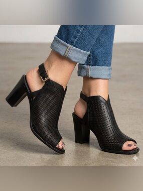 Rockport Total Motion Trixie Perf Shoot Sandals - Black - Size 9